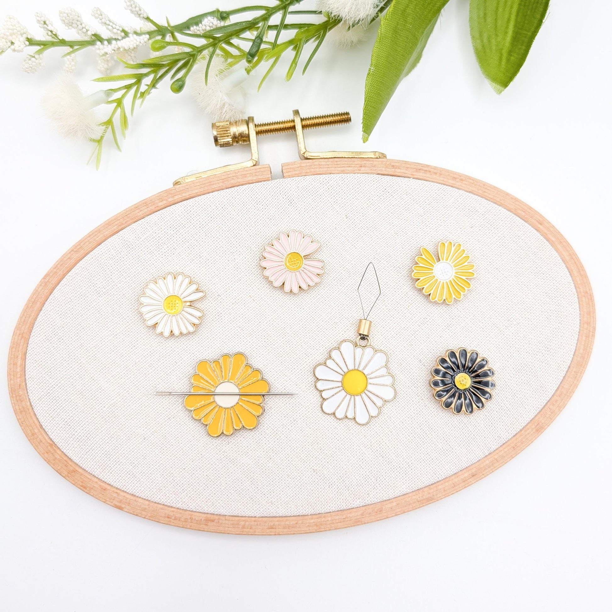 Daisy Enamel needle minders, Needle Minder for Embroidery, Cross Stitch, Needle work, Needle point tools