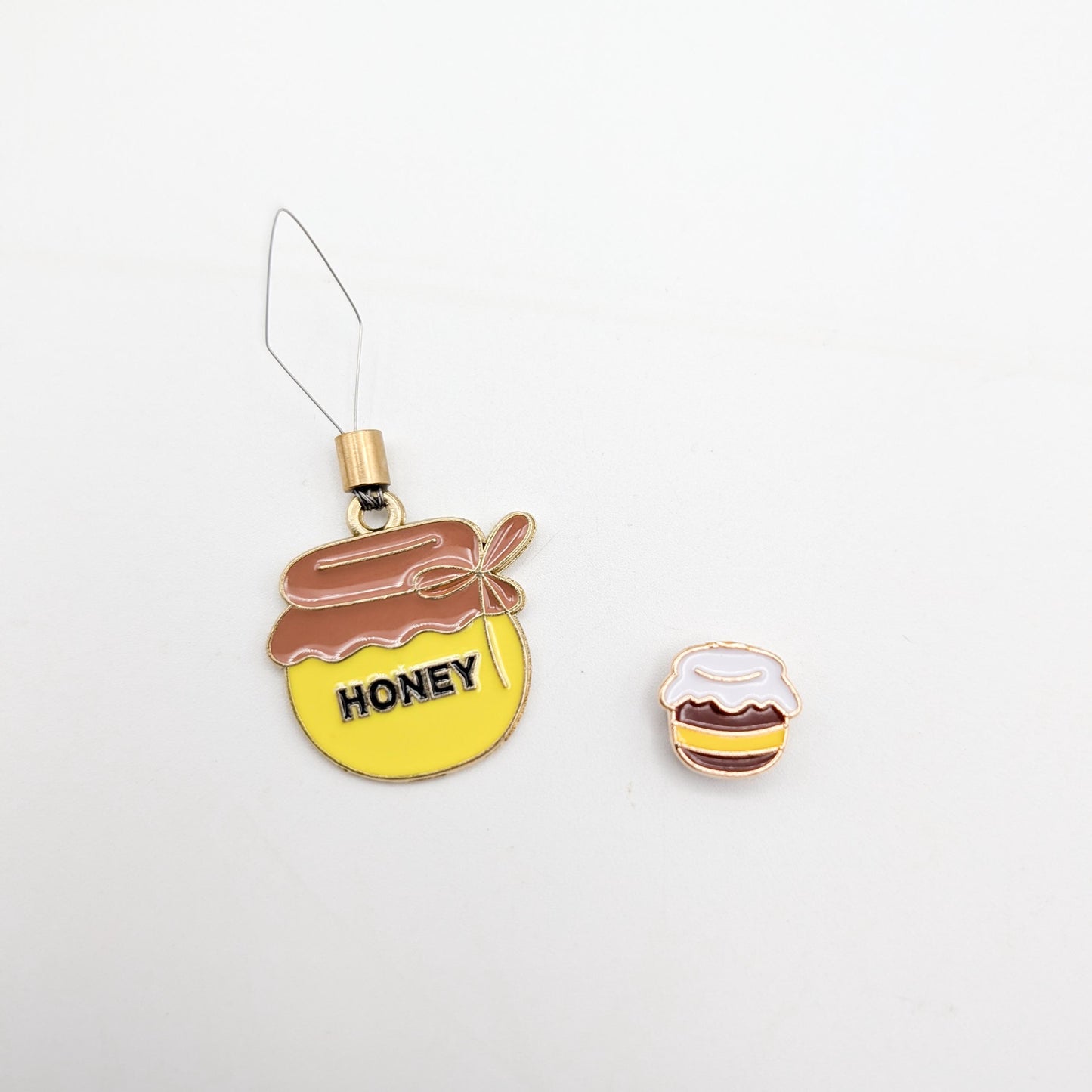 Honey Bee Needle Minder: Embroidery, Cross Stitch, Needlework