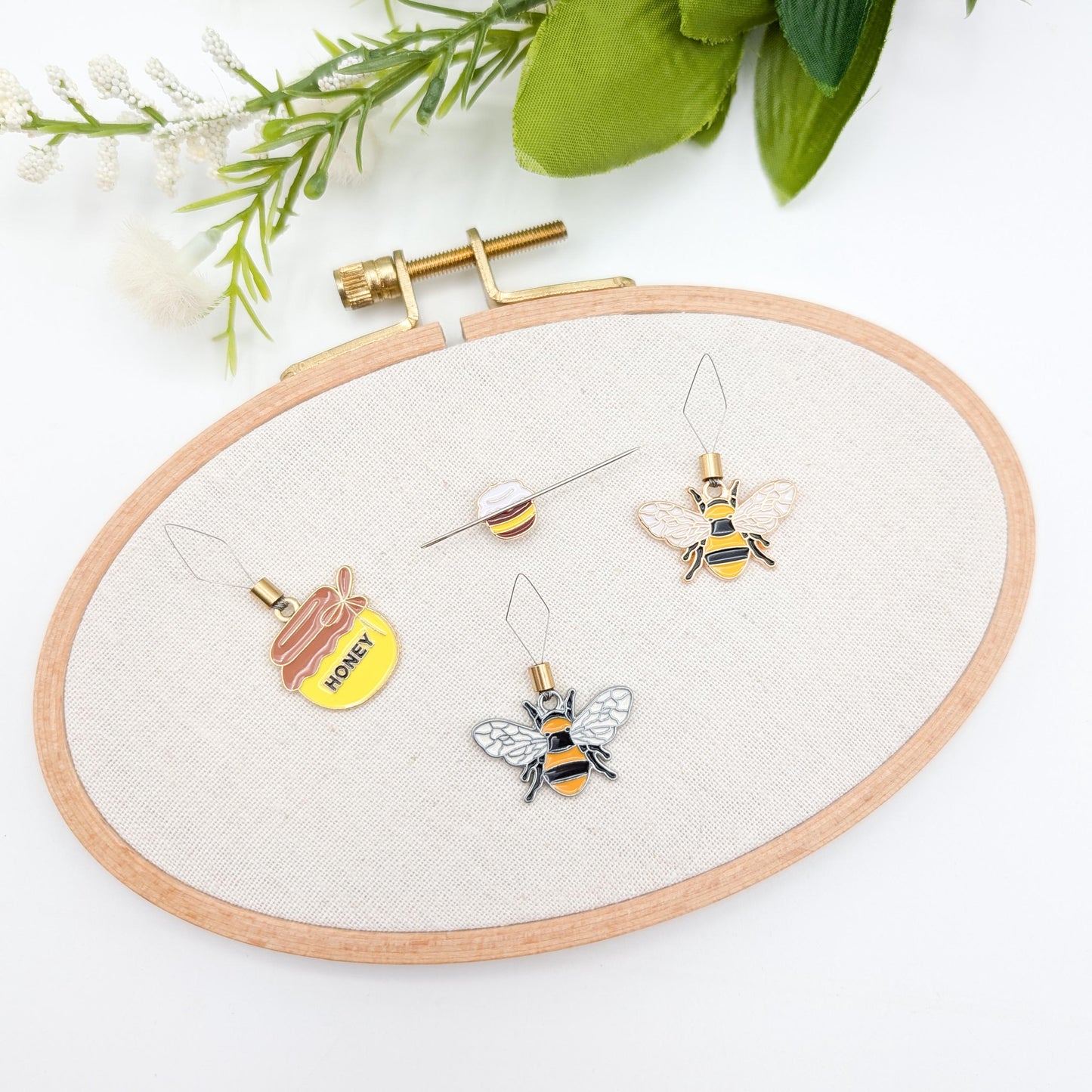 Honey Bee Needle Minder: Embroidery, Cross Stitch, Needlework