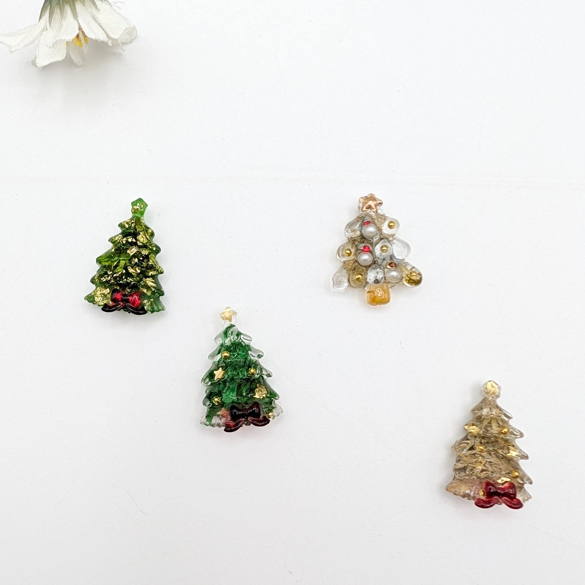 Christmas Tree Needle Minder Collection: Holiday Embroidery, Cross Stitch