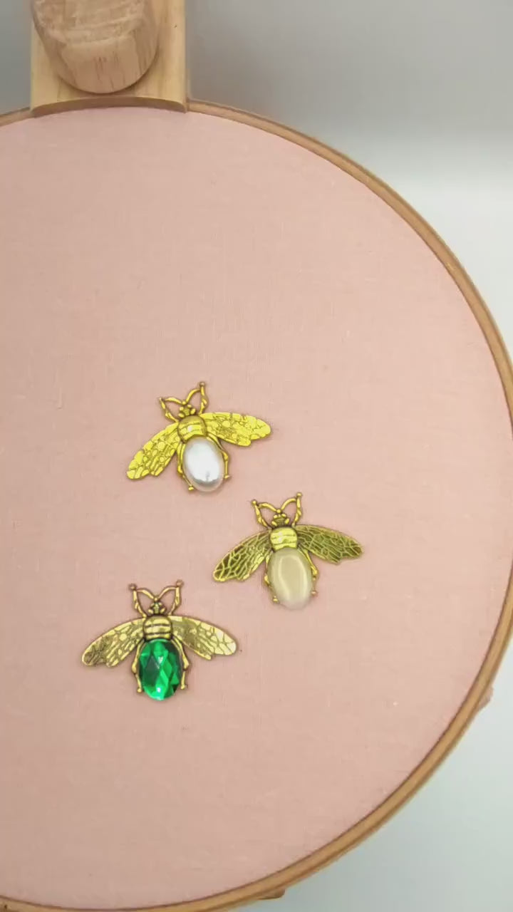 Bee Needle Minder: Embroidery, Cross Stitch, Needlework