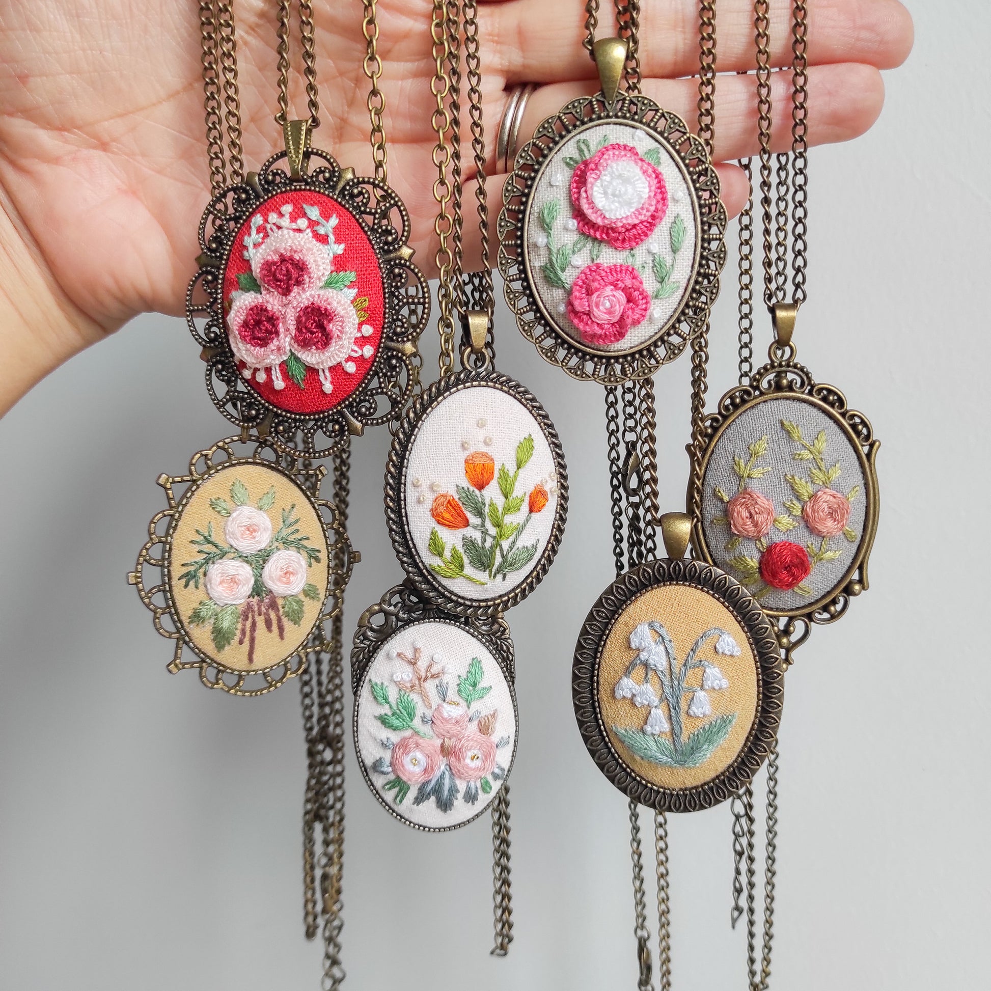 Oval blank Pendant for Hand Embroidery - Main Image